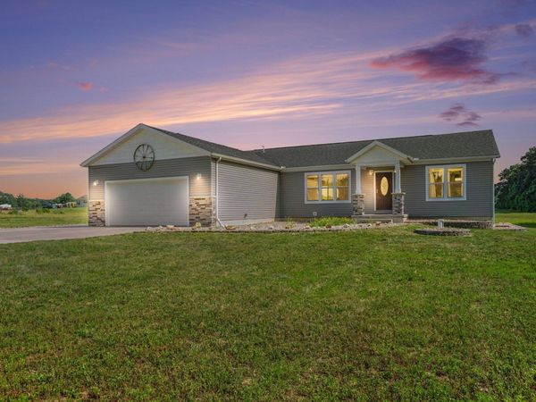 3170 Pine Lake Street, Niles, MI 49120