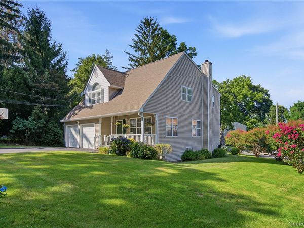 8 Crossman Road, Centerport, NY 11721