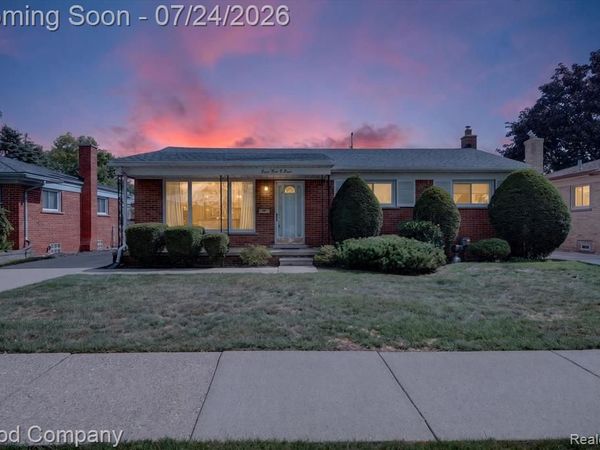 8308 Darlene Street, Warren, MI 48093