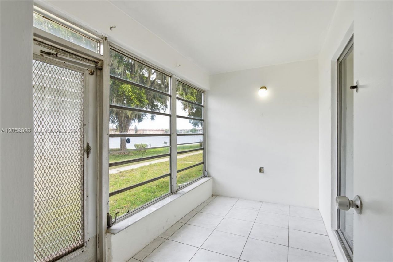 19051 NE 2nd Ave, Unit 1503, Miami, FL 33179 Photo