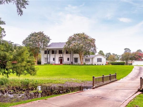 900 N CITY PARK Boulevard, Alexandria, LA 71301