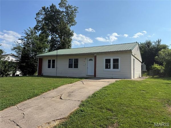 8 Wauneta Place , Hannibal, MO 63401