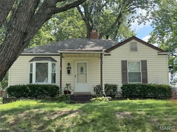 414 Superior Drive , St Louis, MO 63135