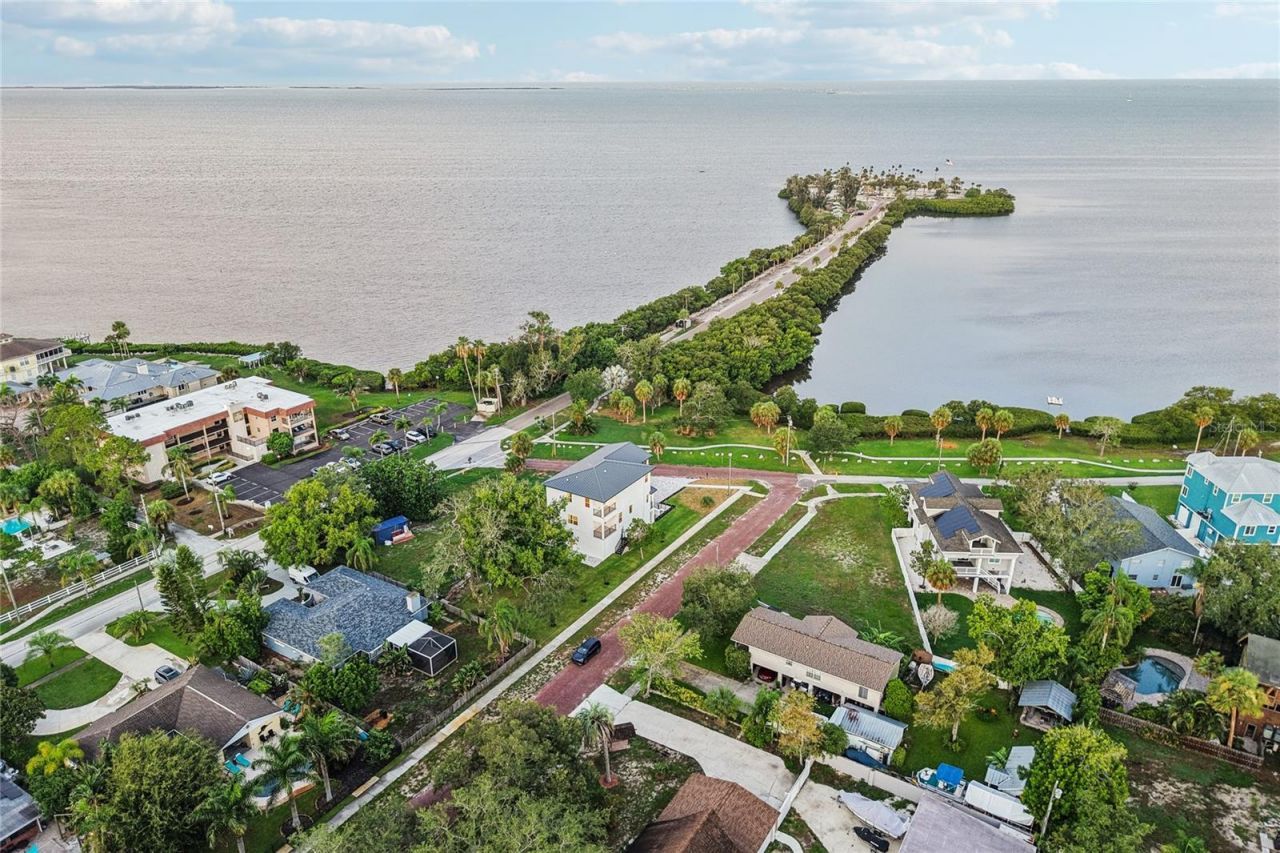 96 Shore Drive, Tarpon Springs, FL 34689 Photo