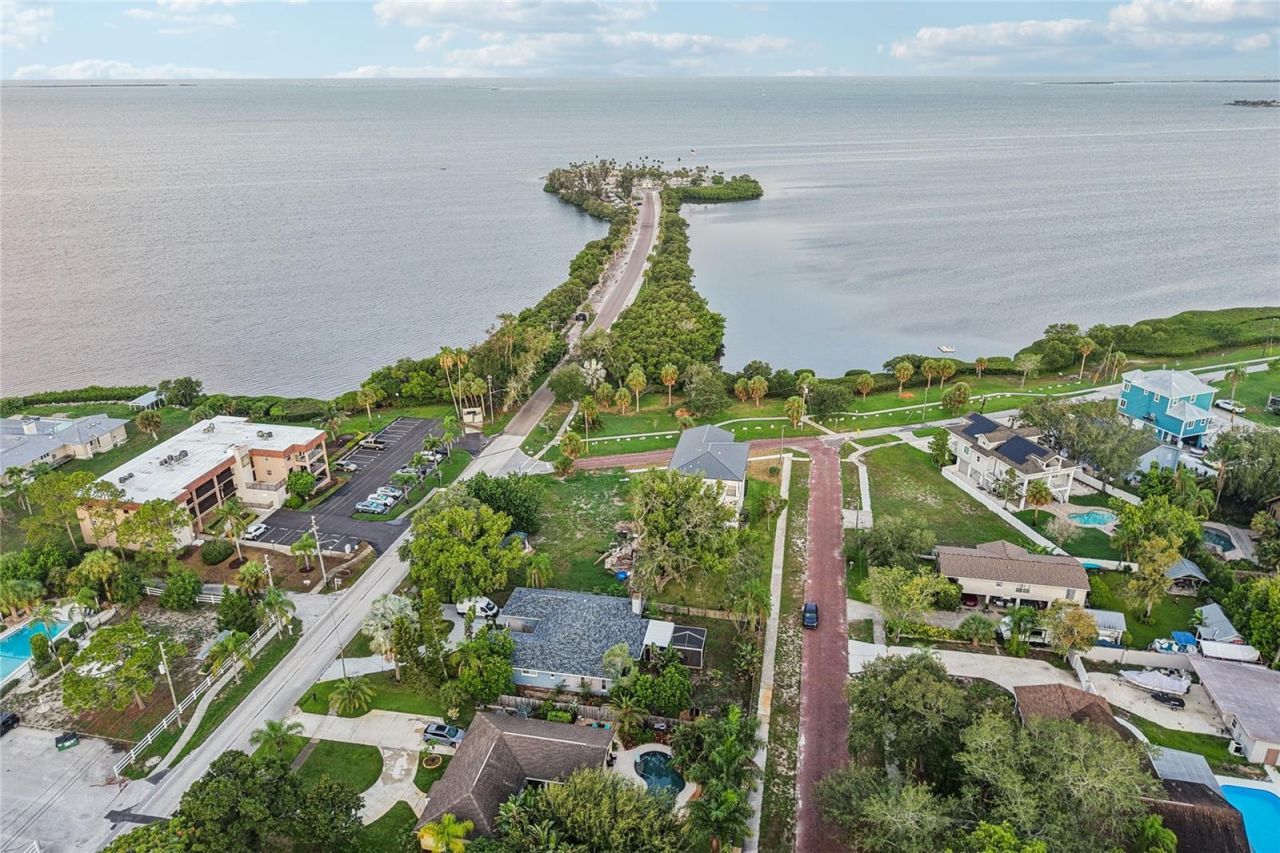 96 Shore Drive, Tarpon Springs, FL 34689 Photo