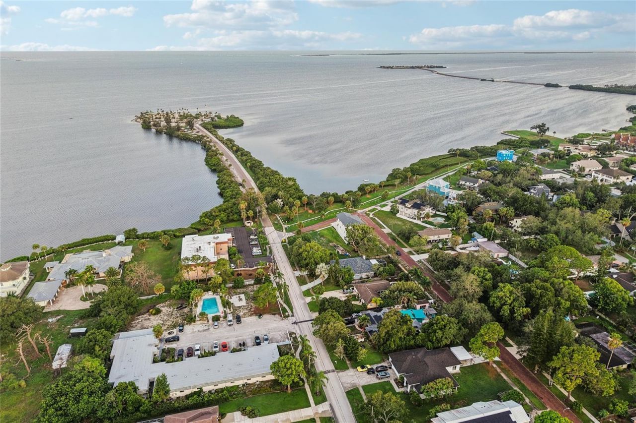 96 Shore Drive, Tarpon Springs, FL 34689 Photo