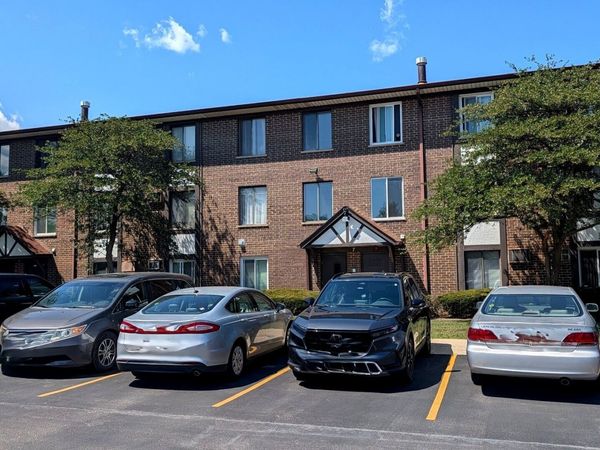 7 Crestview Lane , Unit 9, Vernon Hills, IL 60061