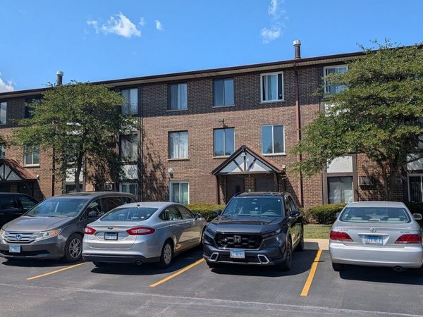 7 Crestview Lane , Unit 9, Vernon Hills, IL 60061