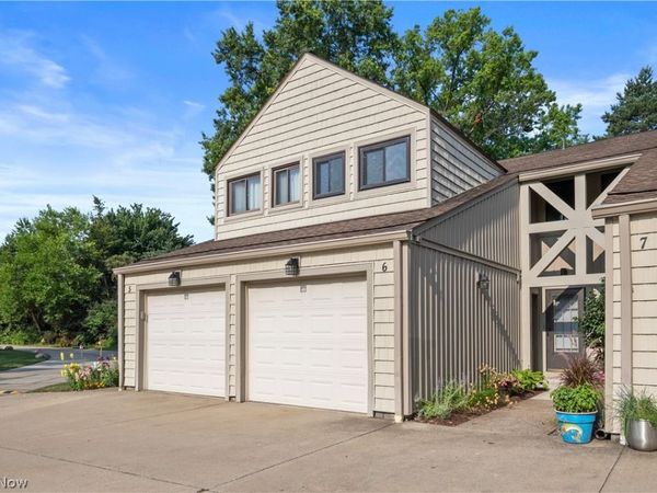 6 Landings Way , Avon Lake, OH 44012
