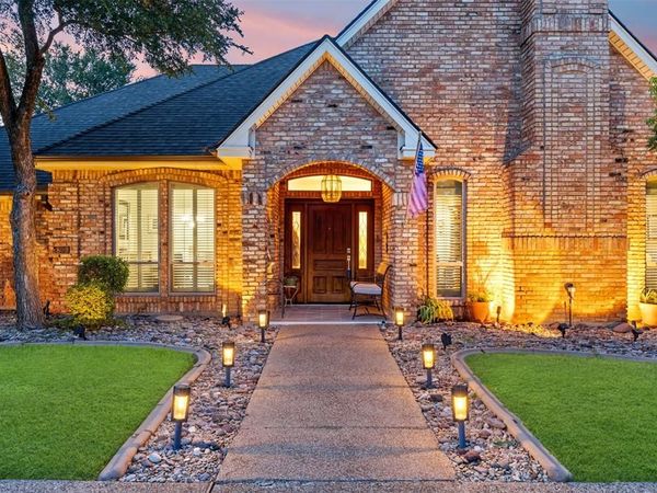 809 Shady Creek Drive, Kennedale, TX 76060