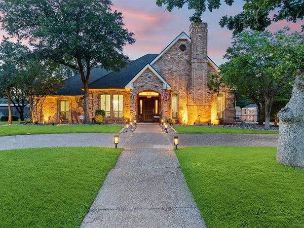 809 Shady Creek Drive, Kennedale, TX 76060