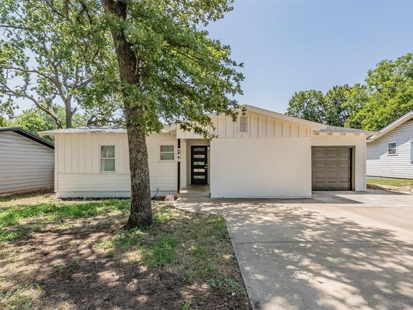 748 W Redbud Drive, Hurst, TX 76053