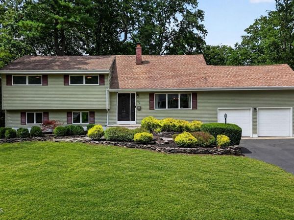 290 Riveredge Road, Tinton Falls, NJ 07724