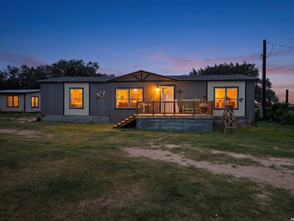 490 Hernandez Rd, Poteet, TX 78065