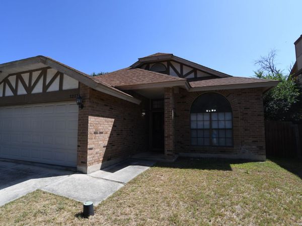 3231 TREE GROVE DR, San Antonio, TX 78247