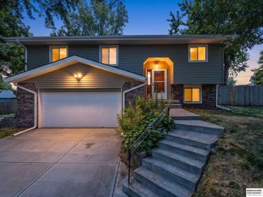 2013 Ann Marie Court, Papillion, NE 68046