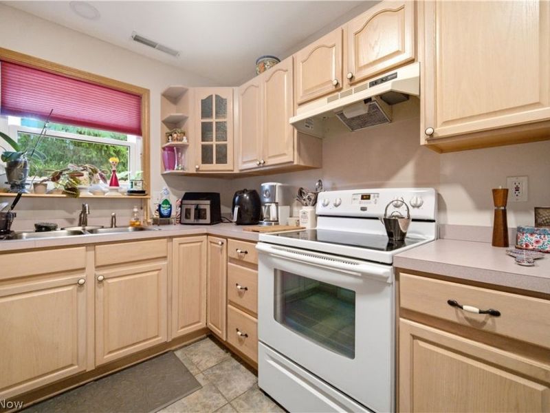 23210 Bennington Hamlet Circle, Euclid, OH 44123 Photo 8