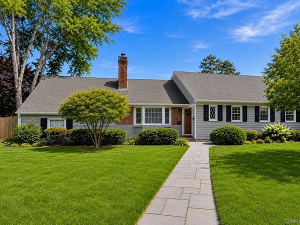 5 Arrowhead Place , Huntington, NY 11743