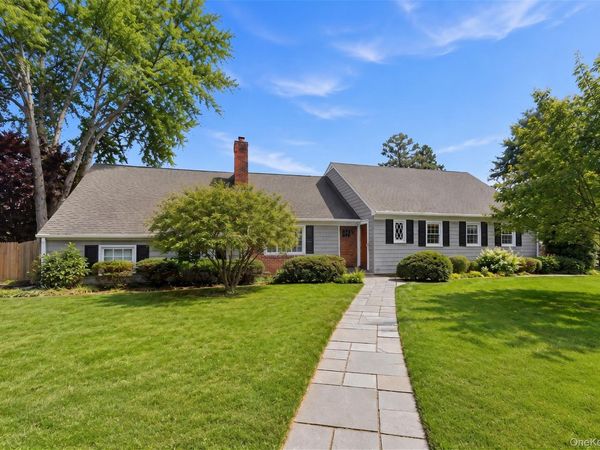 5 Arrowhead Place , Huntington, NY 11743