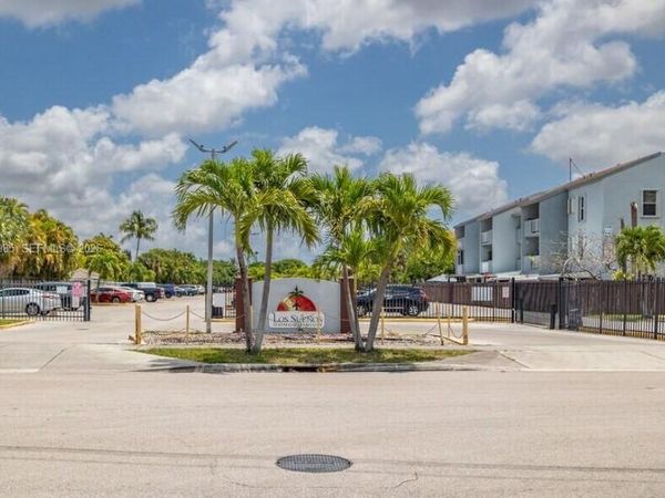 1725 W 60th St, Unit F202, Hialeah, FL 33012