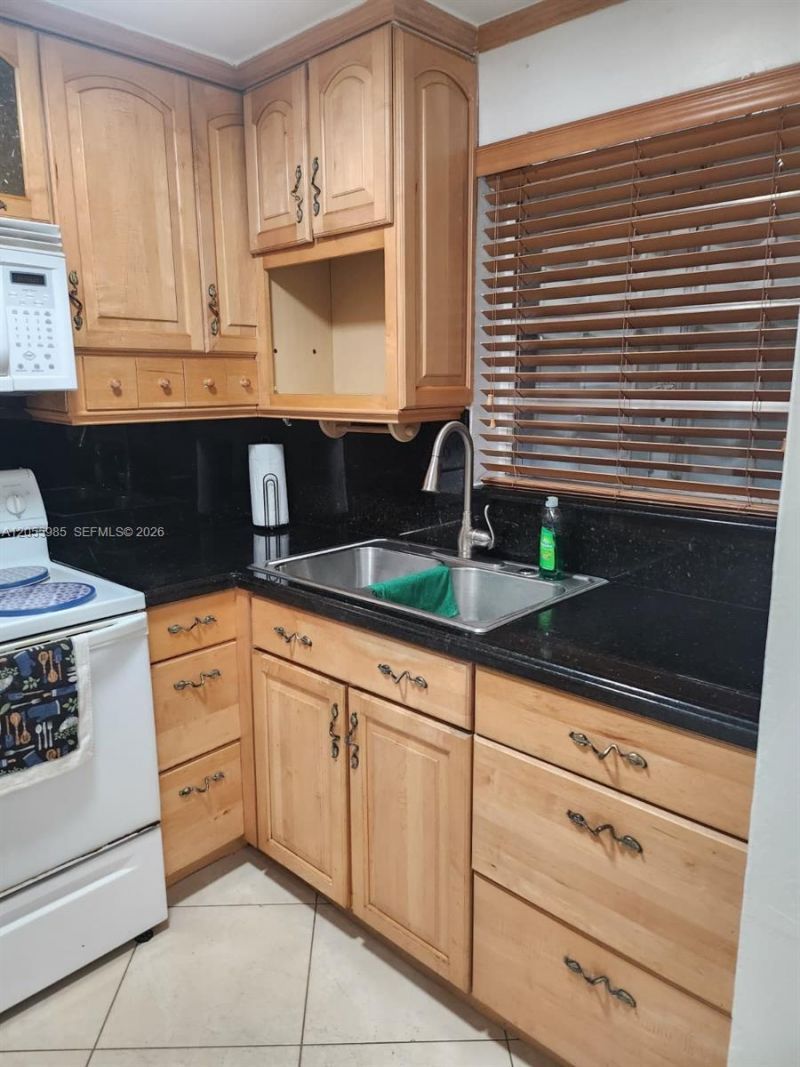 1725 W 60th St, Unit F202, Hialeah, FL 33012 Photo