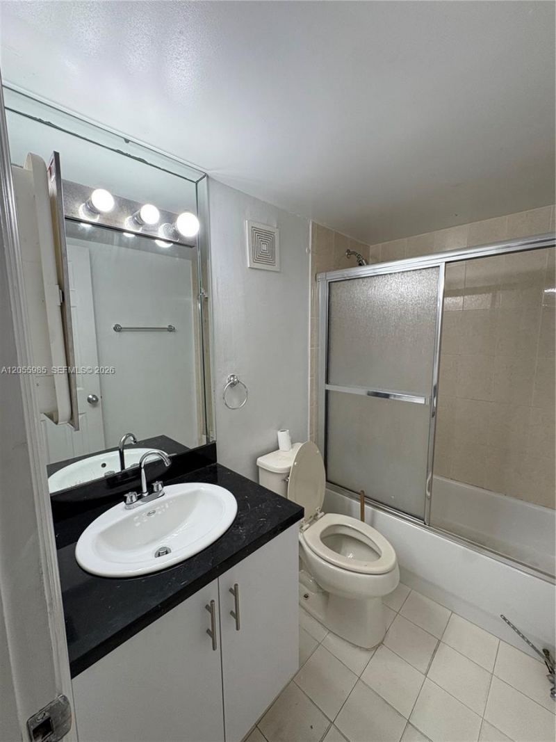 1725 W 60th St, Unit F202, Hialeah, FL 33012 Photo