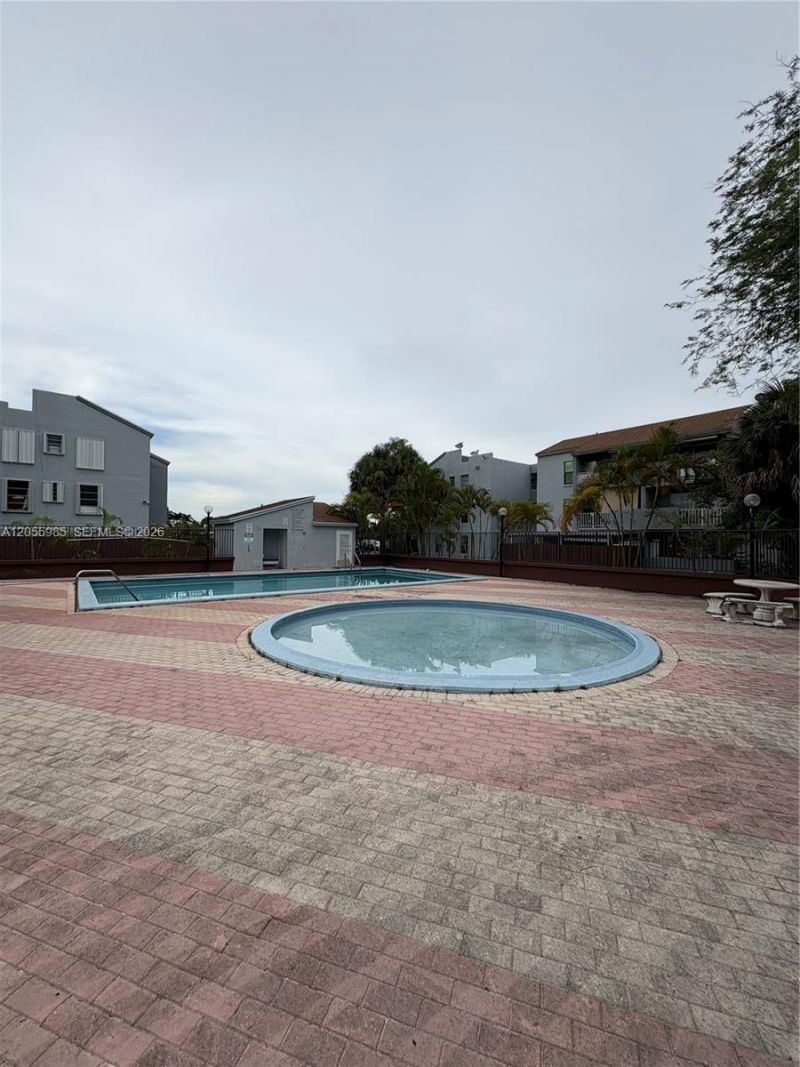 1725 W 60th St, Unit F202, Hialeah, FL 33012 Photo