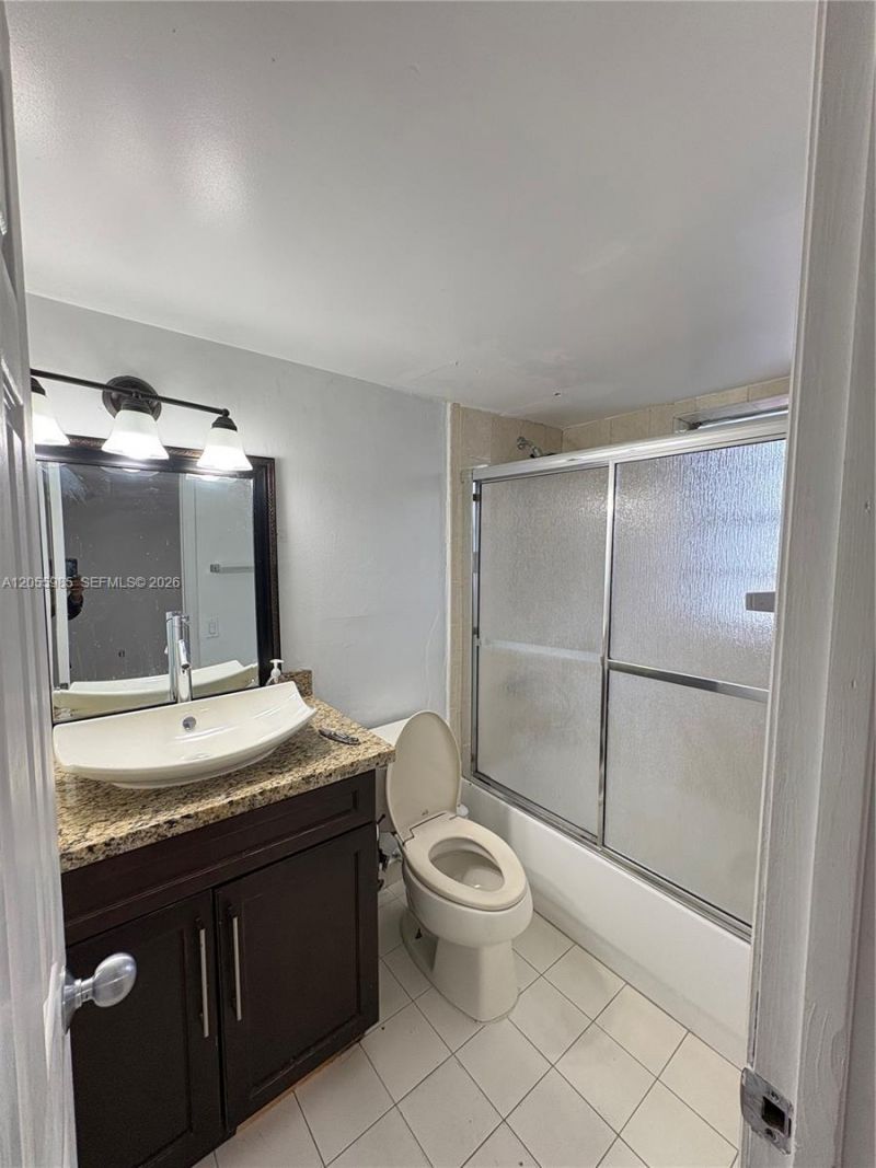 1725 W 60th St, Unit F202, Hialeah, FL 33012 Photo