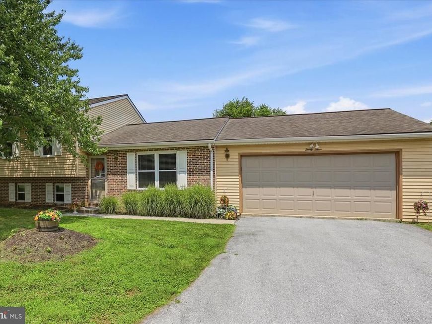 33 Hoover Road, Lancaster, PA 17603 Main Photo
