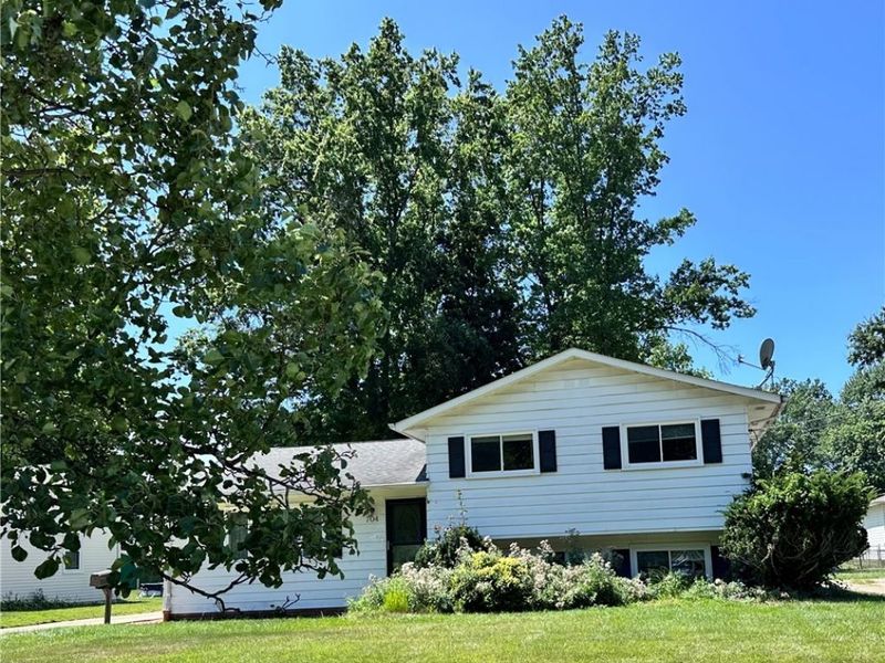 704 Robin Drive, Eastlake, OH 44095 Photo 2