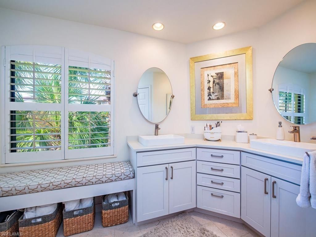 160 Vintage Cir, Unit 202, Naples, FL 34119 Photo