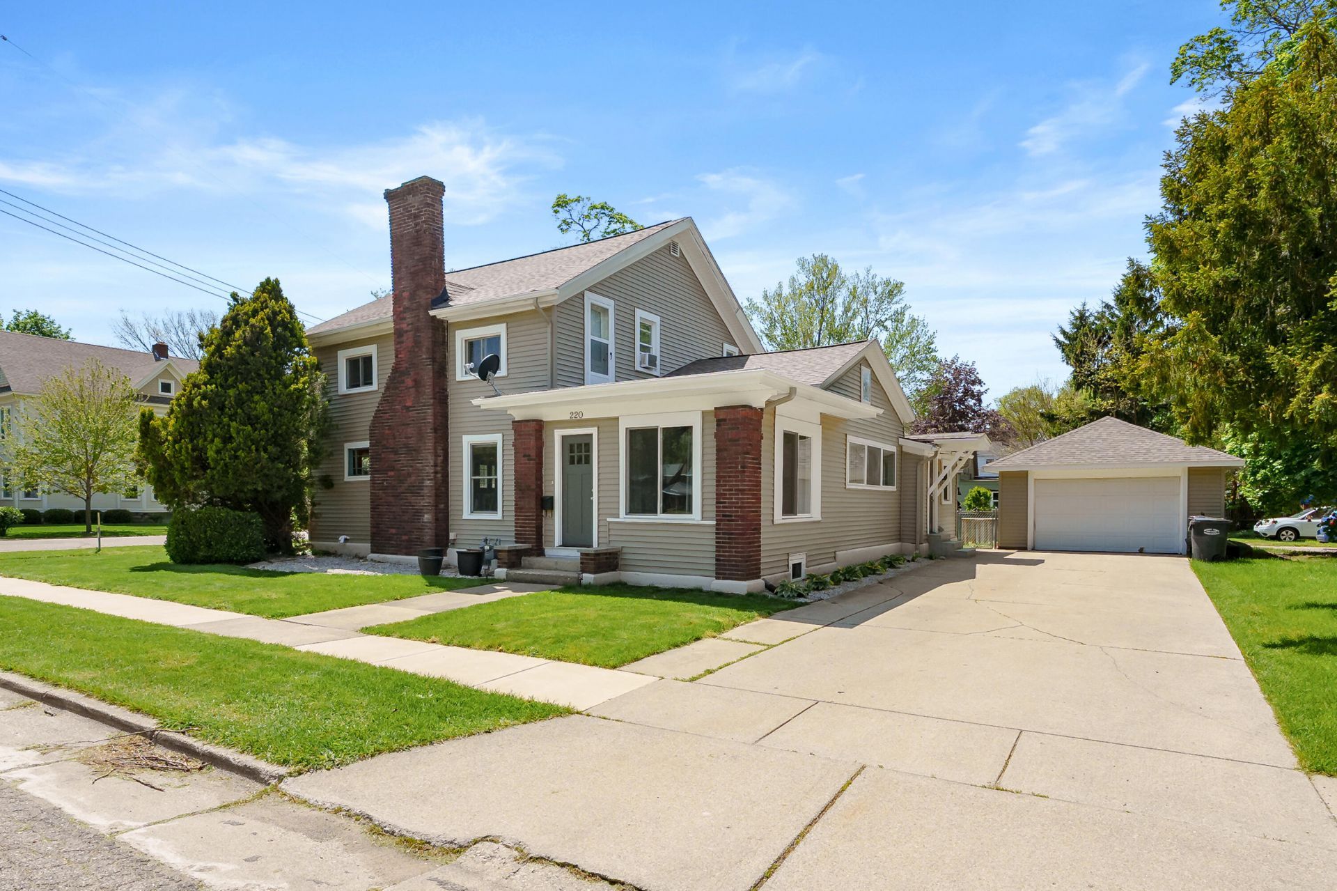 220 South Anderson Street, Plainwell, MI 49080 Main Photo