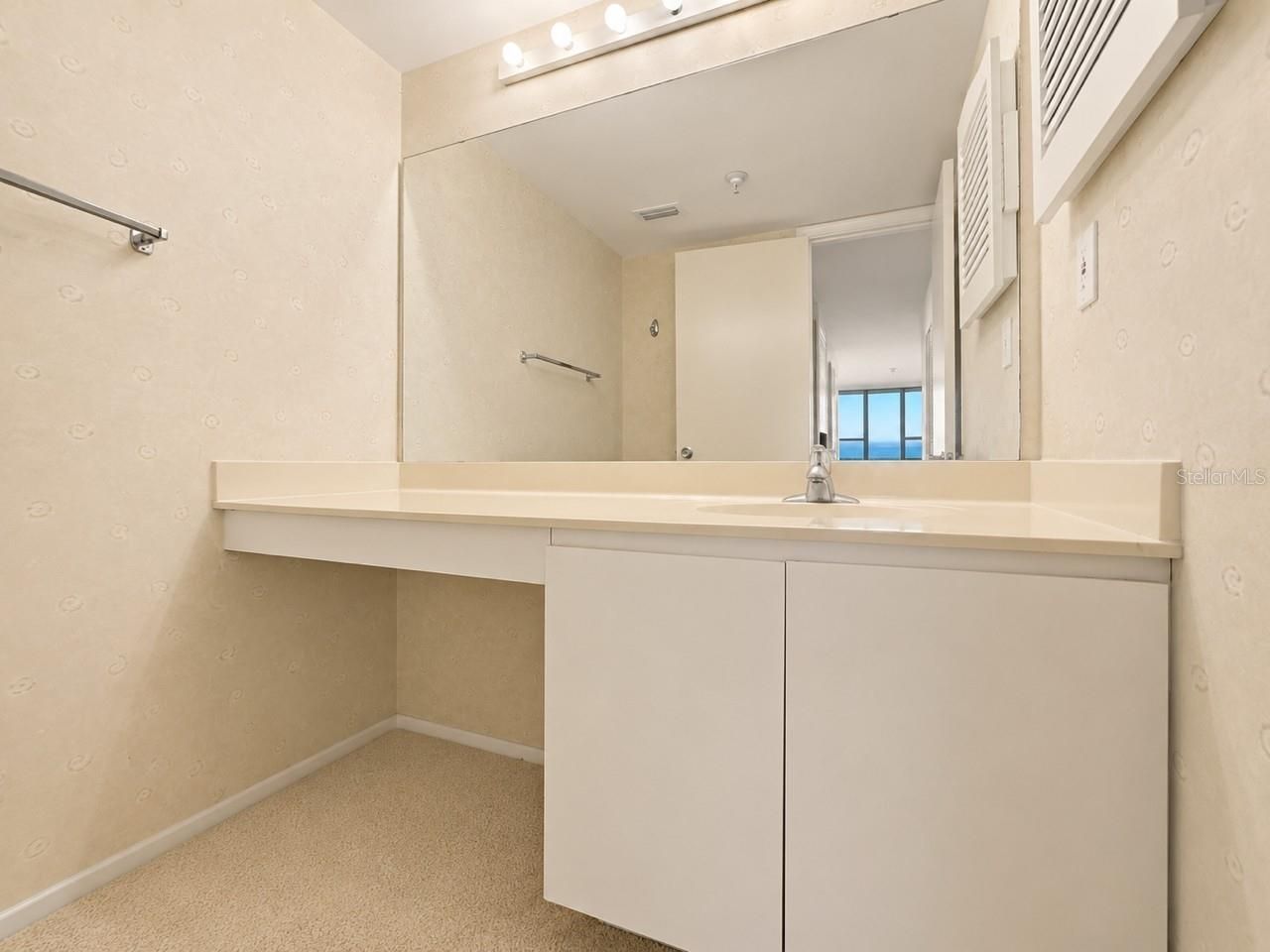 2675 Gulf Of Mexico Drive, Unit 203, Longboat Key, FL 34228 Photo