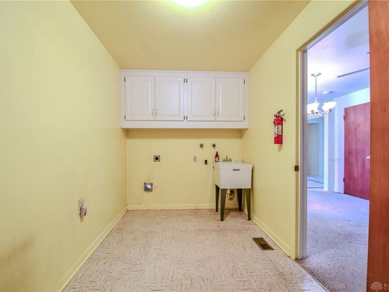 2228 E Whipp Road, Kettering, OH 45440 Photo 14