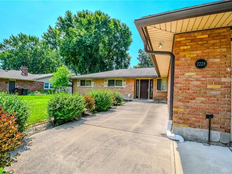 2228 E Whipp Road, Kettering, OH 45440 Photo 2