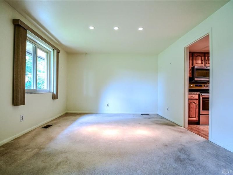2228 E Whipp Road, Kettering, OH 45440 Photo 8