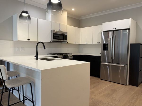 109 Prospect St, Unit 102, Somerville, MA 02143