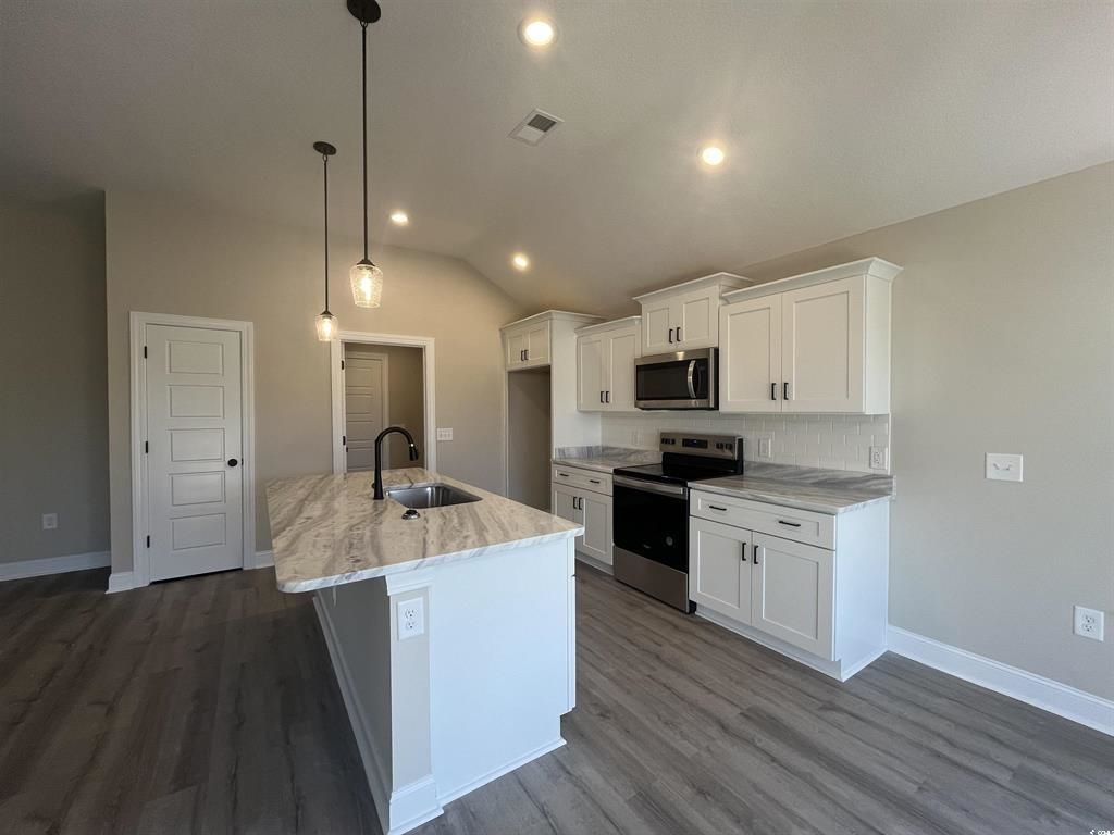 978 Inglewood Dr.  Photo 5