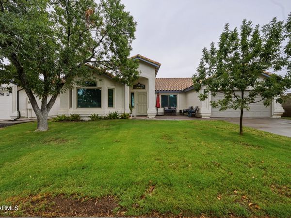 1091 S CROSSROADS Drive, Gilbert, AZ 85296