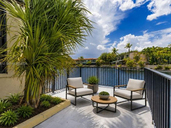 8350 Dundee Ter , Miami Lakes, FL 33016