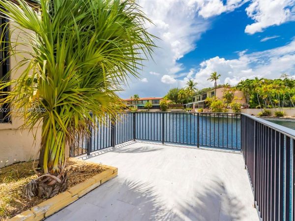 8350 Dundee Ter , Miami Lakes, FL 33016