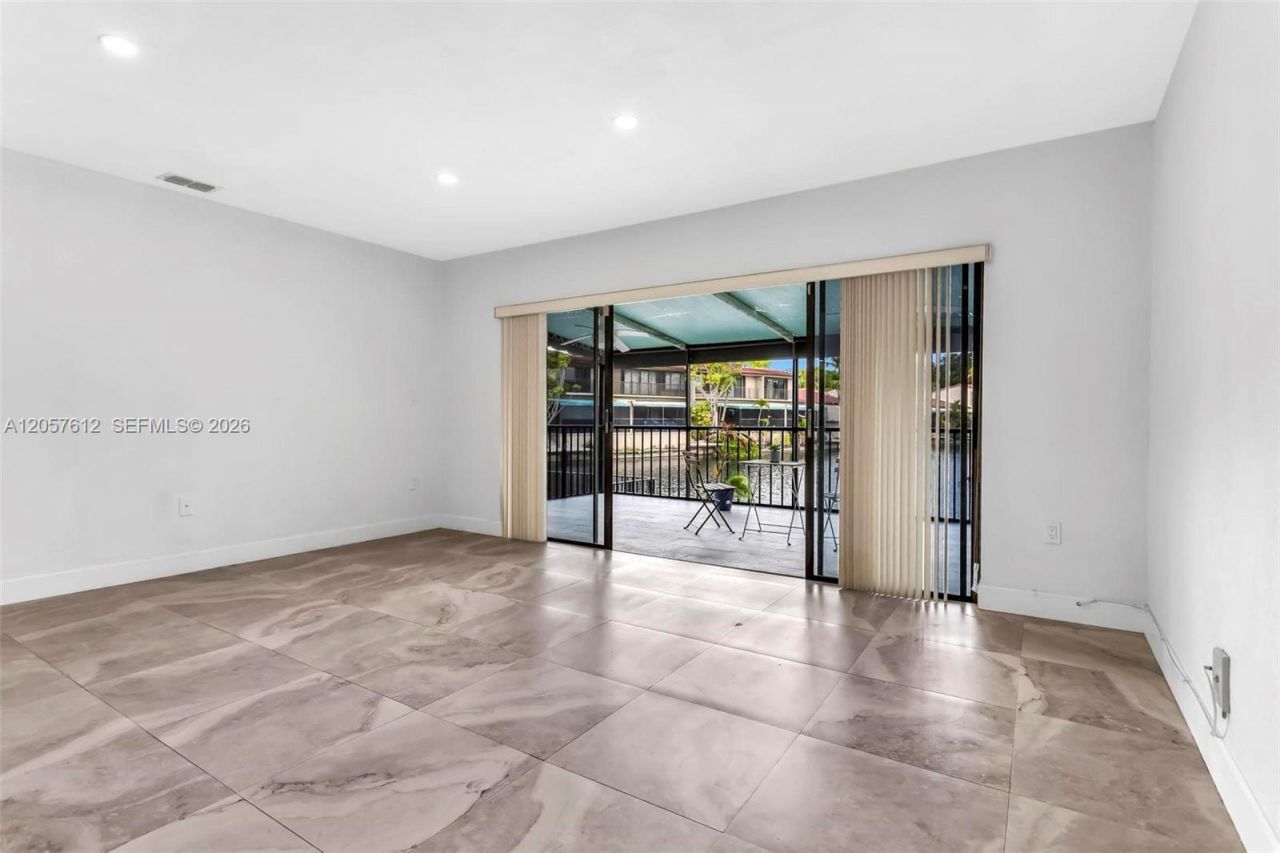 8350 Dundee Ter , Miami Lakes, FL 33016 Photo