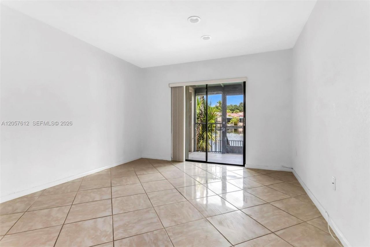 8350 Dundee Ter , Miami Lakes, FL 33016 Photo