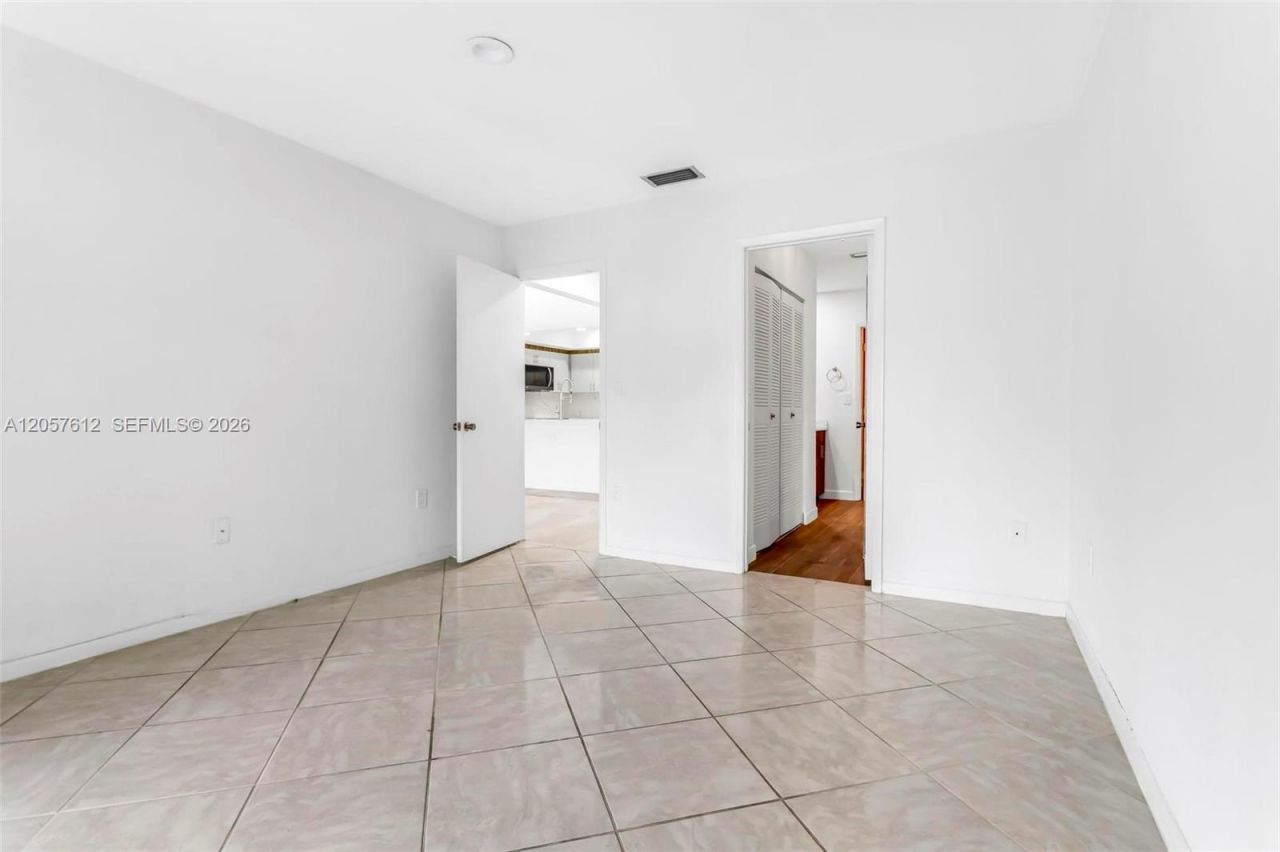 8350 Dundee Ter , Miami Lakes, FL 33016 Photo