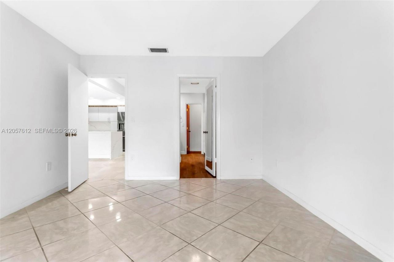 8350 Dundee Ter , Miami Lakes, FL 33016 Photo