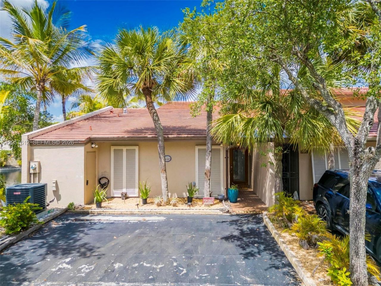 8350 Dundee Ter , Miami Lakes, FL 33016 Photo