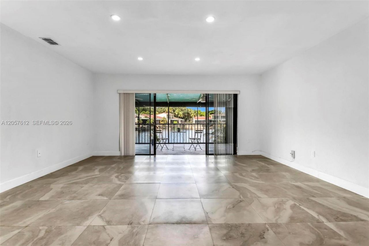 8350 Dundee Ter , Miami Lakes, FL 33016 Photo