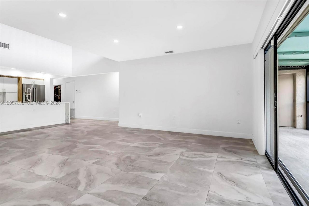 8350 Dundee Ter , Miami Lakes, FL 33016 Photo