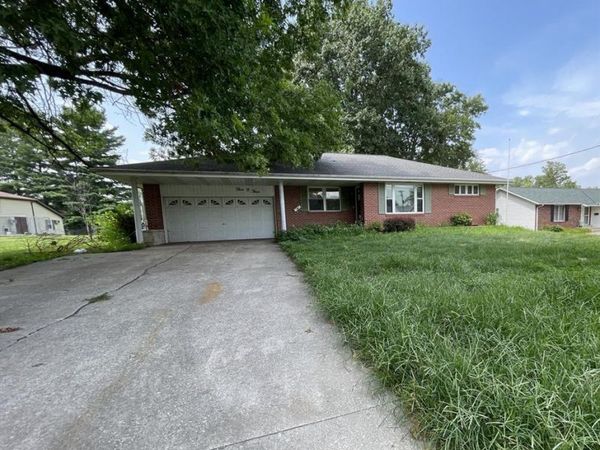 303 W Hickory Street , Jerseyville, IL 62052