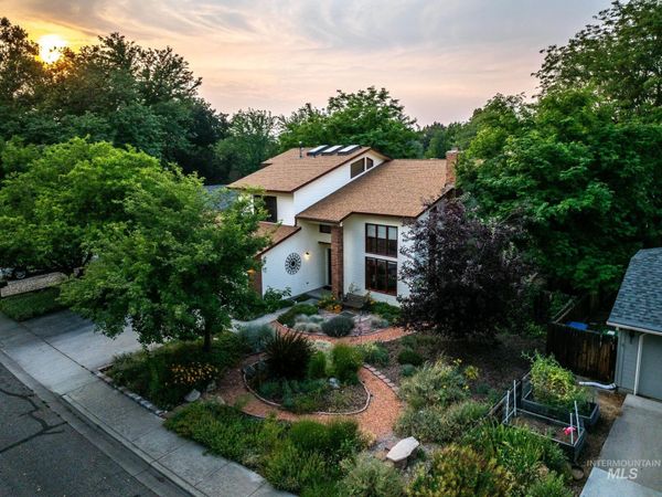 5678 W Gate House Ct, Boise, ID 83703